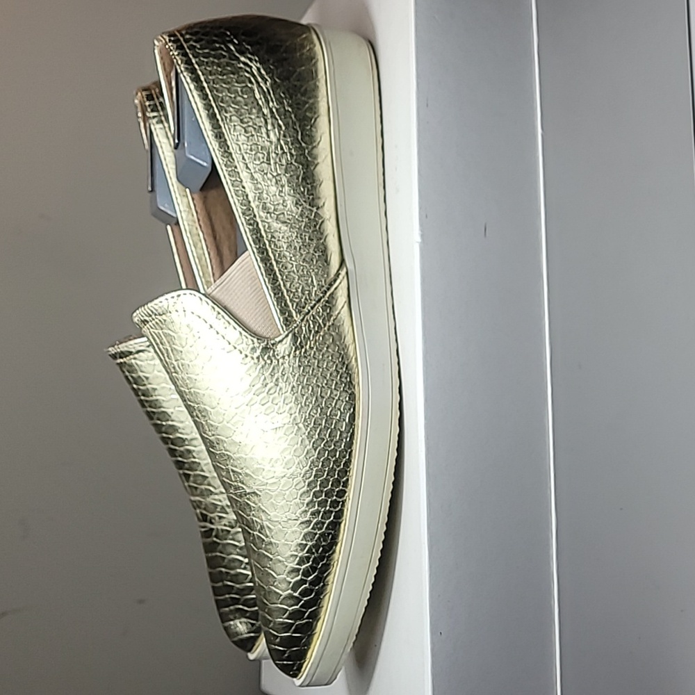 RFH gold snake embossed pointed toe shoes size 8.5